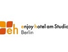 Das Logo von enjoy hotel am Studio
