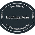 Das Logo von Hopfingerbräu am Brandenburger Tor