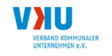 Das Logo von Verband kommunaler Unternehmen e.V. (VKU)