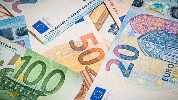 Nahaufnahme von Euro Scheinen
