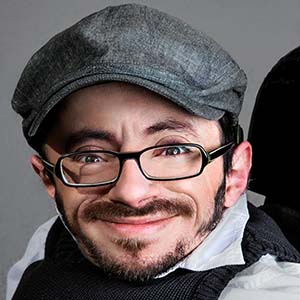 Porträtbild von Raul Krauthausen, Aktivist für Inklusion und Barrierefreiheit