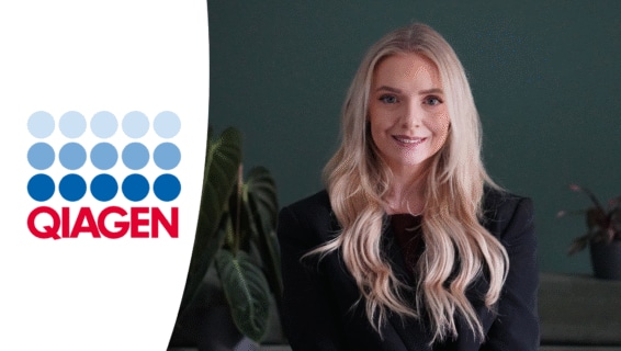 Porträtbild von Miriam Engels, Recruiting-Leitung bei QIAGEN. Neben ihr Foto ist das QIAGEN-Logo zu sehen.